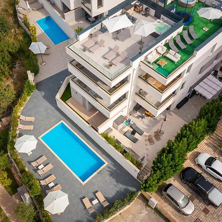 Apartment Alegria In Okrug With Heated Pool, Sea View, Jacuzzi, Wifi Trogir Ngoại thất bức ảnh