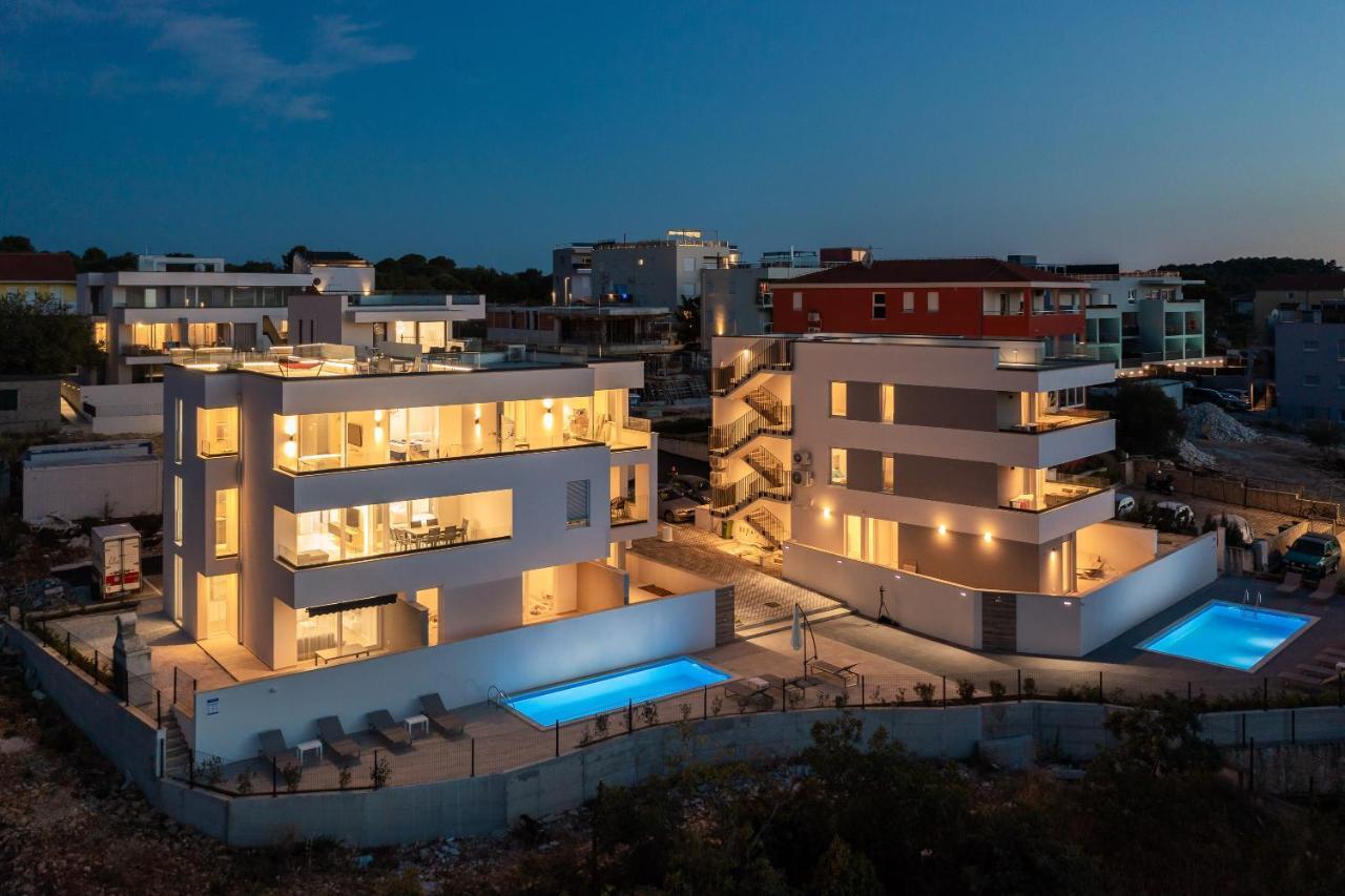 Apartment Alegria In Okrug With Heated Pool, Sea View, Jacuzzi, Wifi Trogir Ngoại thất bức ảnh
