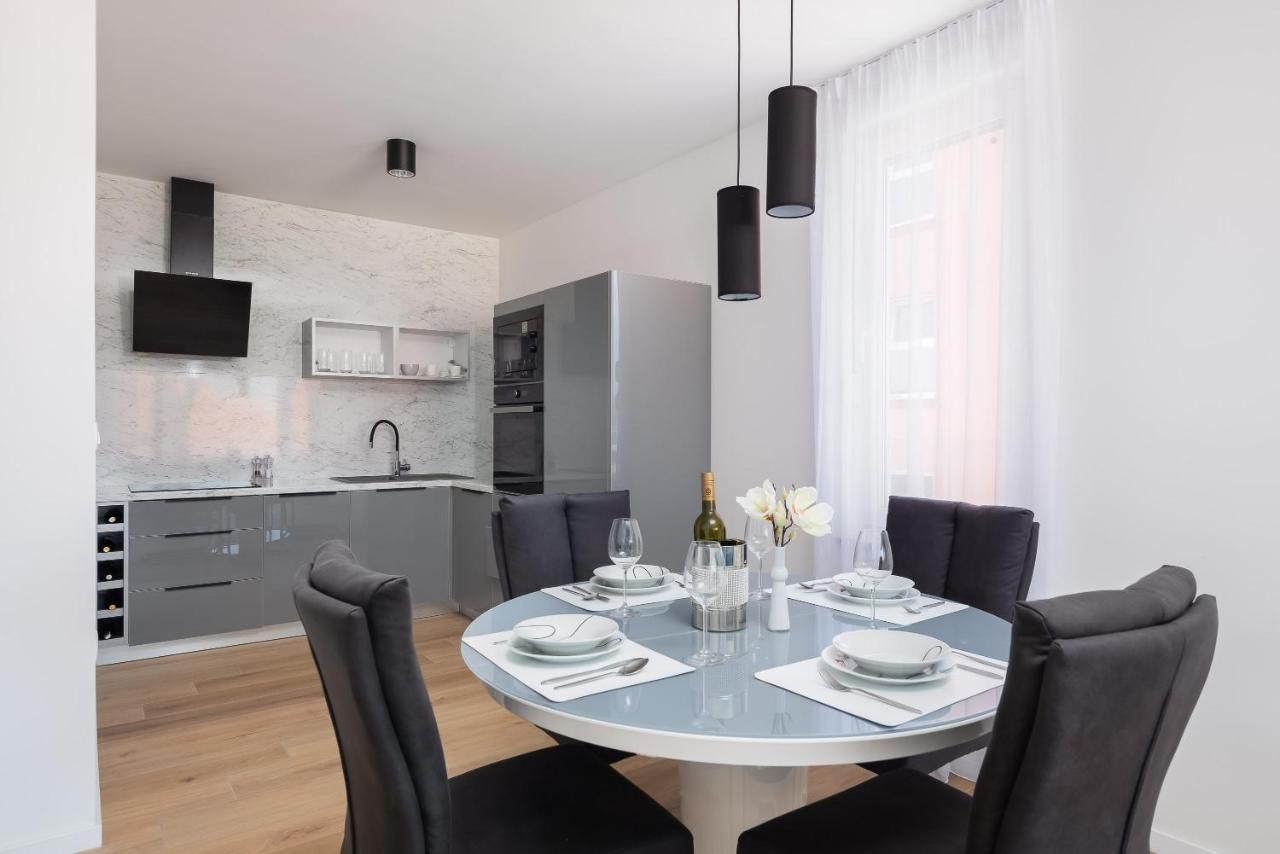 Apartment Alegria In Okrug With Heated Pool, Sea View, Jacuzzi, Wifi Trogir Ngoại thất bức ảnh