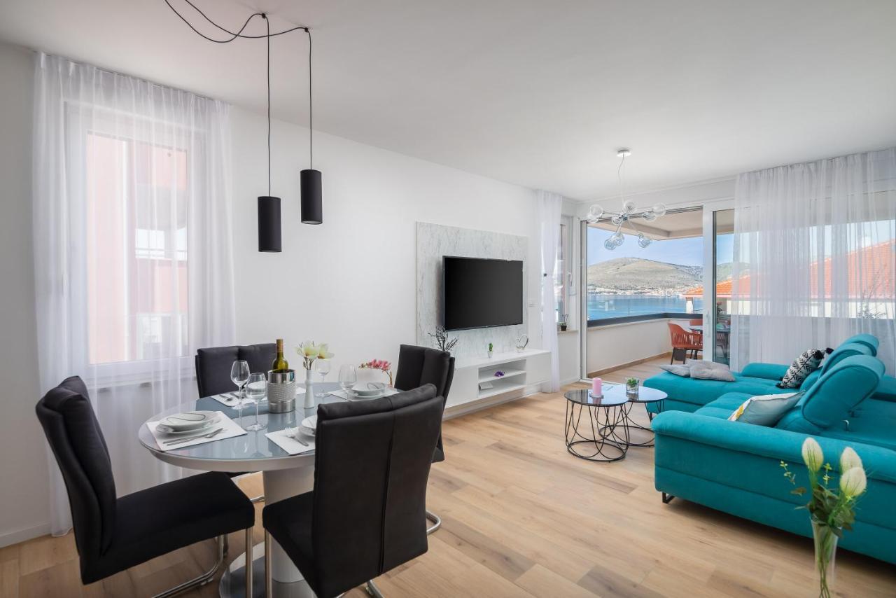 Apartment Alegria In Okrug With Heated Pool, Sea View, Jacuzzi, Wifi Trogir Ngoại thất bức ảnh