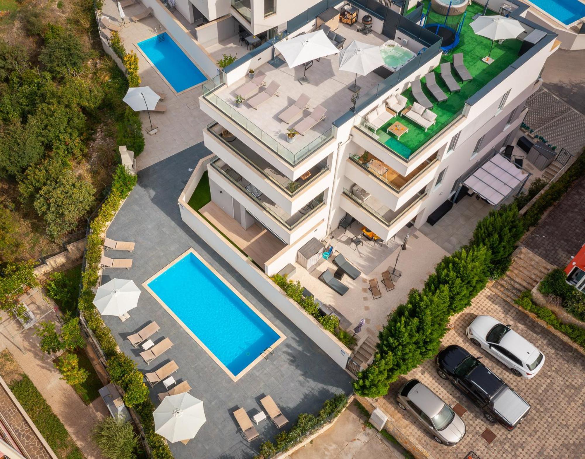 Apartment Alegria In Okrug With Heated Pool, Sea View, Jacuzzi, Wifi Trogir Ngoại thất bức ảnh